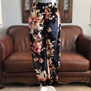 Cute Booty Lounge velvet, floral joggers